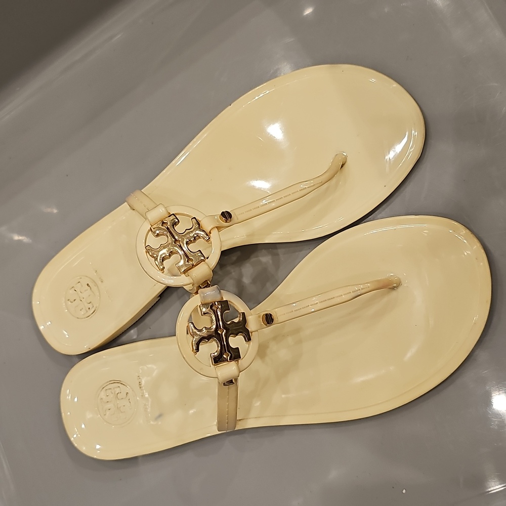 TORY BURCH Gorgeous Off-White Cream & Gold Logo Jelly Sandals